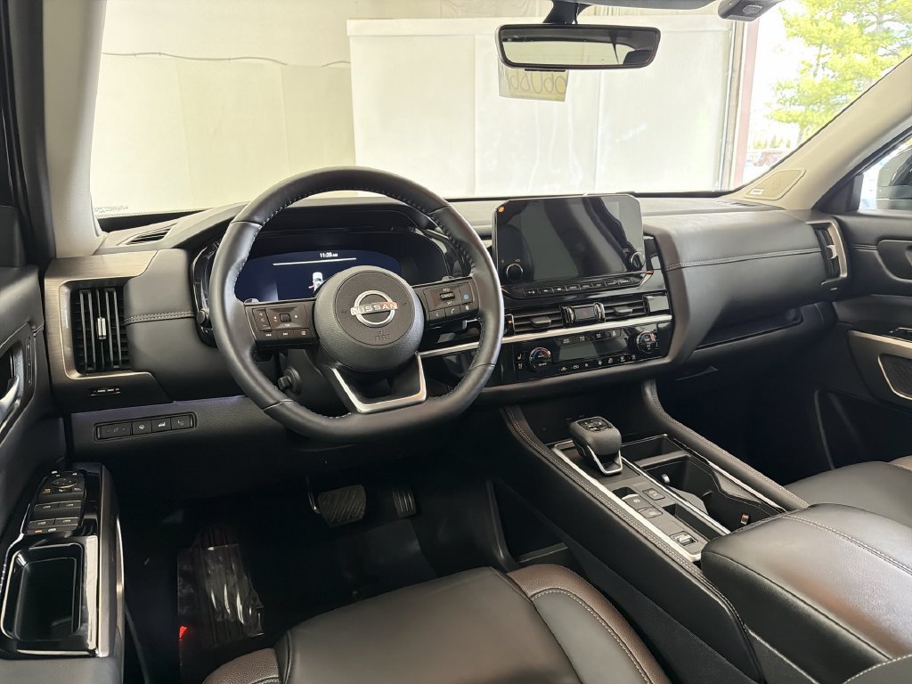 Certified 2025 Nissan Pathfinder Platinum w/ Lighting Package (N93) FWD image 23