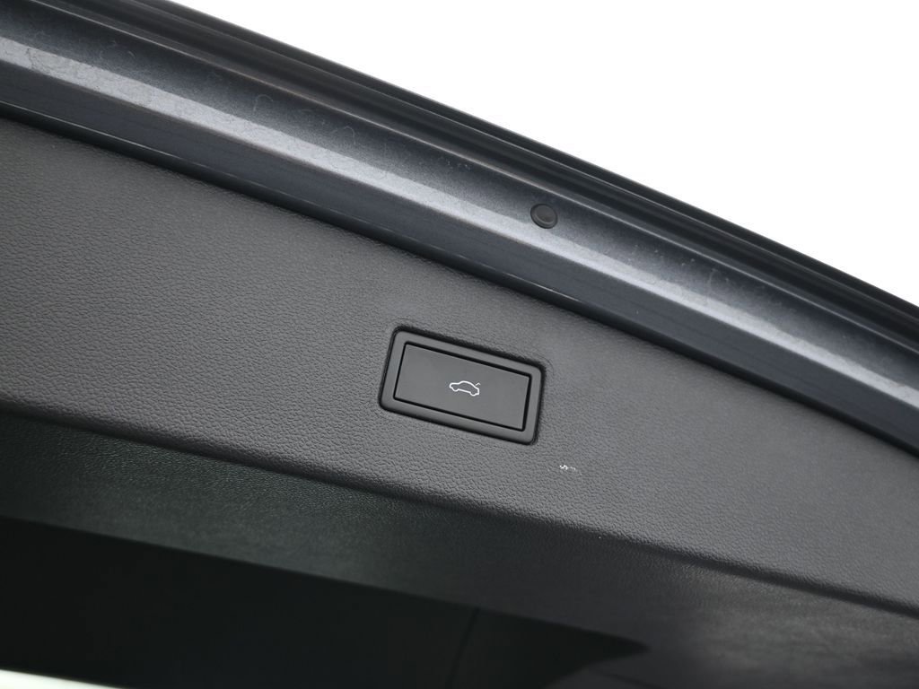 Used 2022 Volkswagen Tiguan SE R-Line image 43