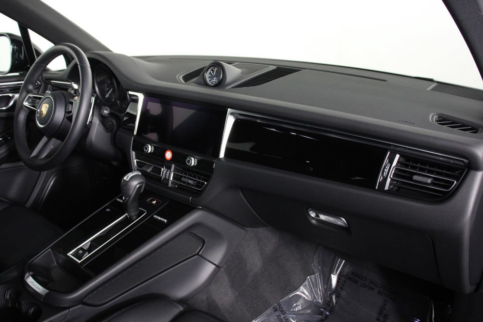 Certified 2026 Porsche Macan AWD/4WD image 24
