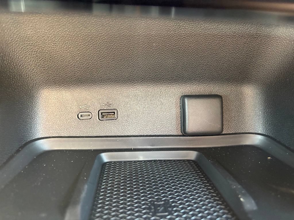 New 2027 Chevrolet Traverse RS w/ LPO, Floor Liner Package AWD/4WD image 25