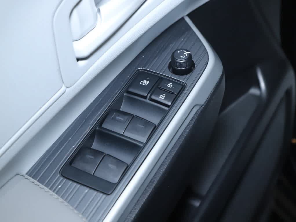 Certified 2026 Toyota Sienna LE AWD/4WD image 16