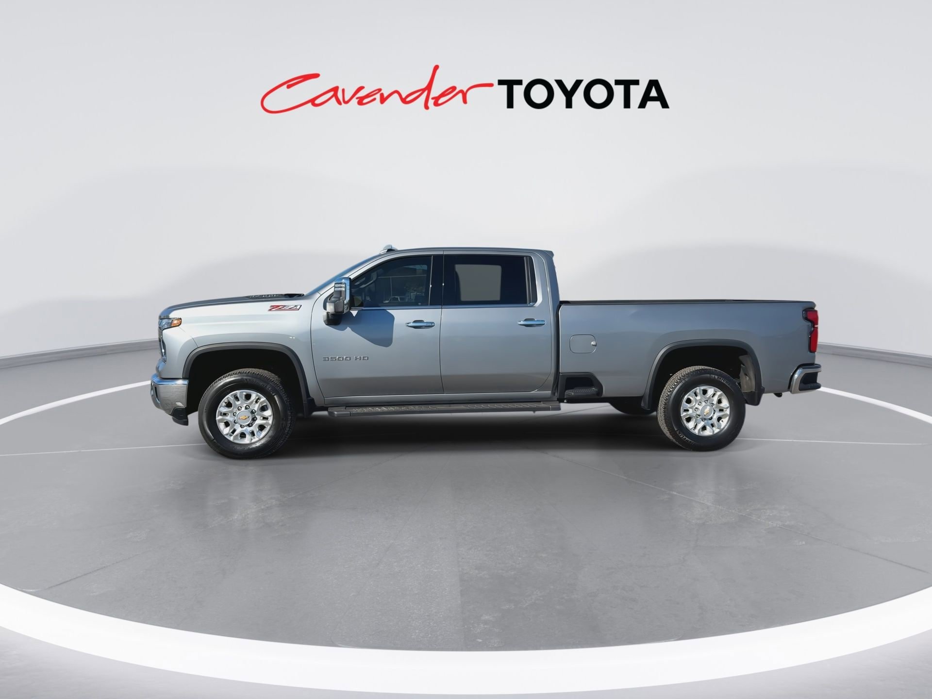Used 2025 Chevrolet Silverado 3500 LTZ w/ LTZ Convenience Package AWD/4WD image 5
