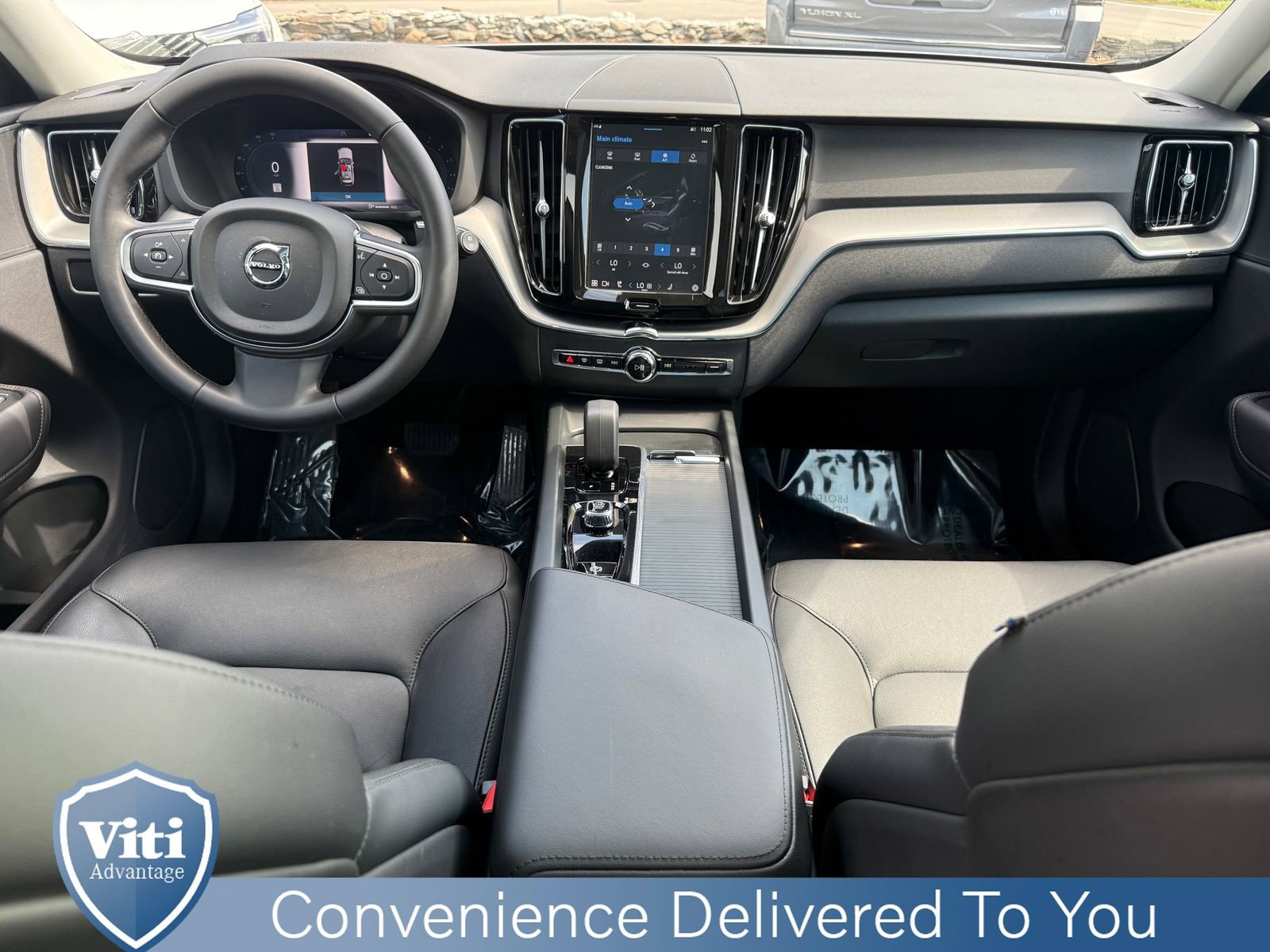 Certified 2024 Volvo XC60 B5 Core image 2