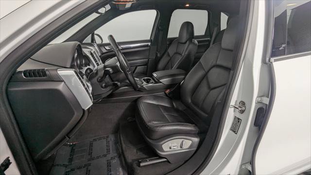 Used 2014 Porsche Cayenne Platinum Edition AWD/4WD image 12