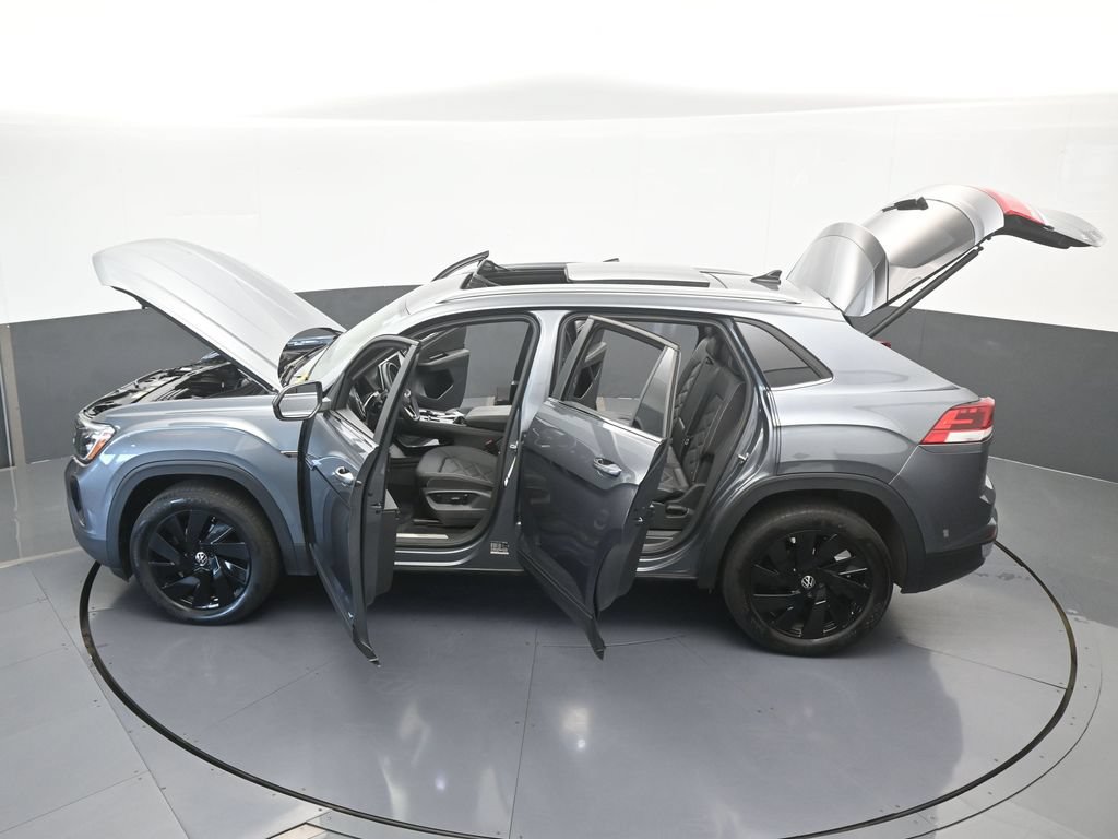 Used 2025 Volkswagen Atlas Cross Sport SE w/ Panoramic Sunroof Package FWD image 72