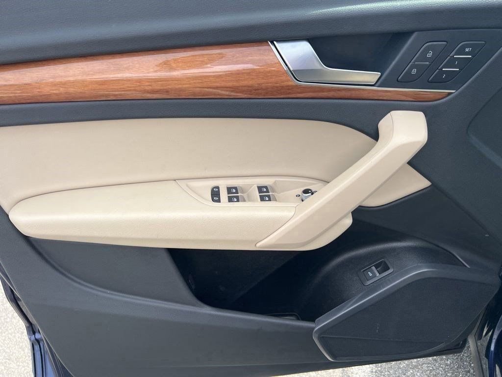 Used 2023 Audi Q5 2.0T Premium w/ Convenience Package image 10