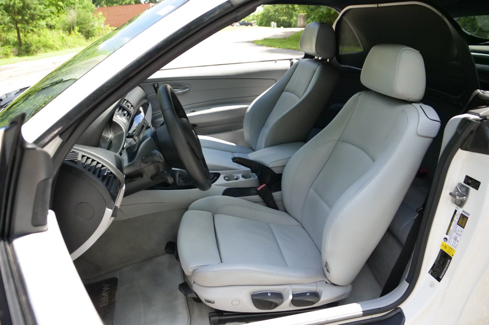 Used 2011 BMW 135i Convertible RWD image 3