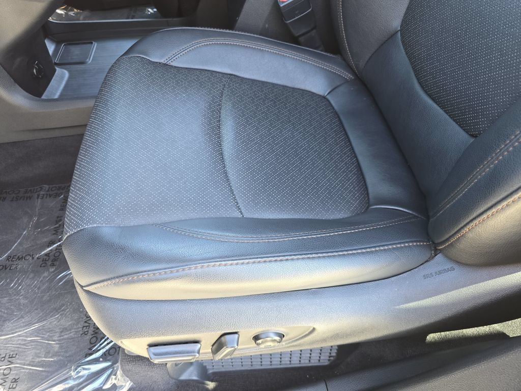 Used 2025 Toyota Sienna Platinum AWD/4WD image 31
