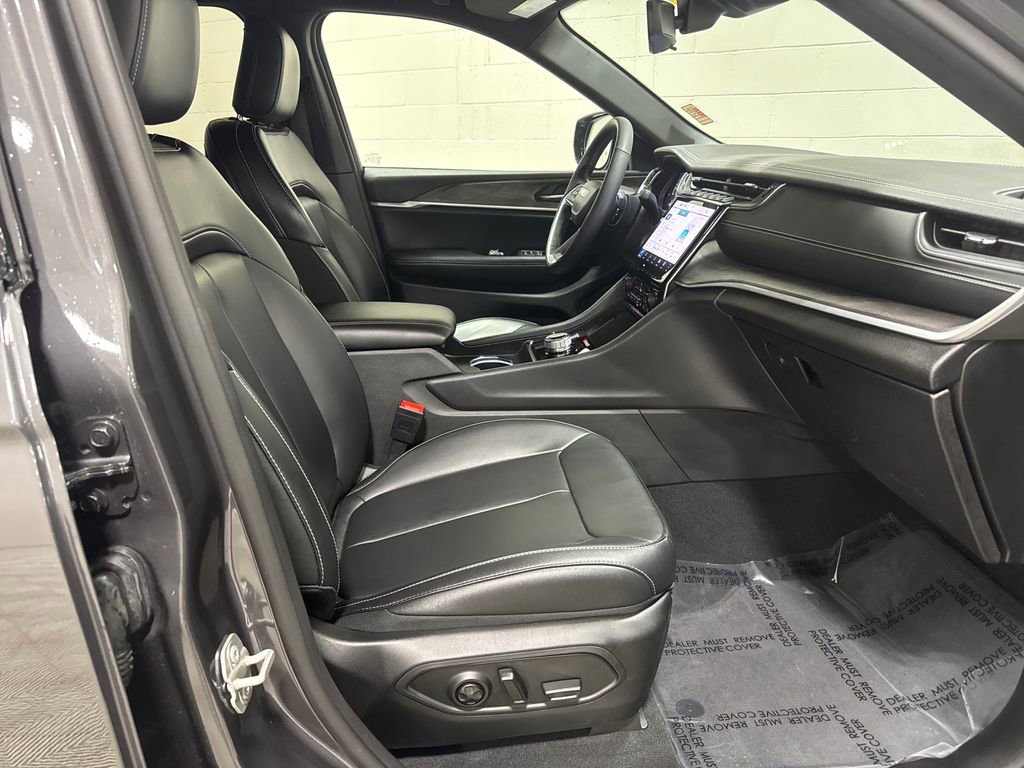 Used 2024 Jeep Grand Cherokee Limited AWD/4WD image 27