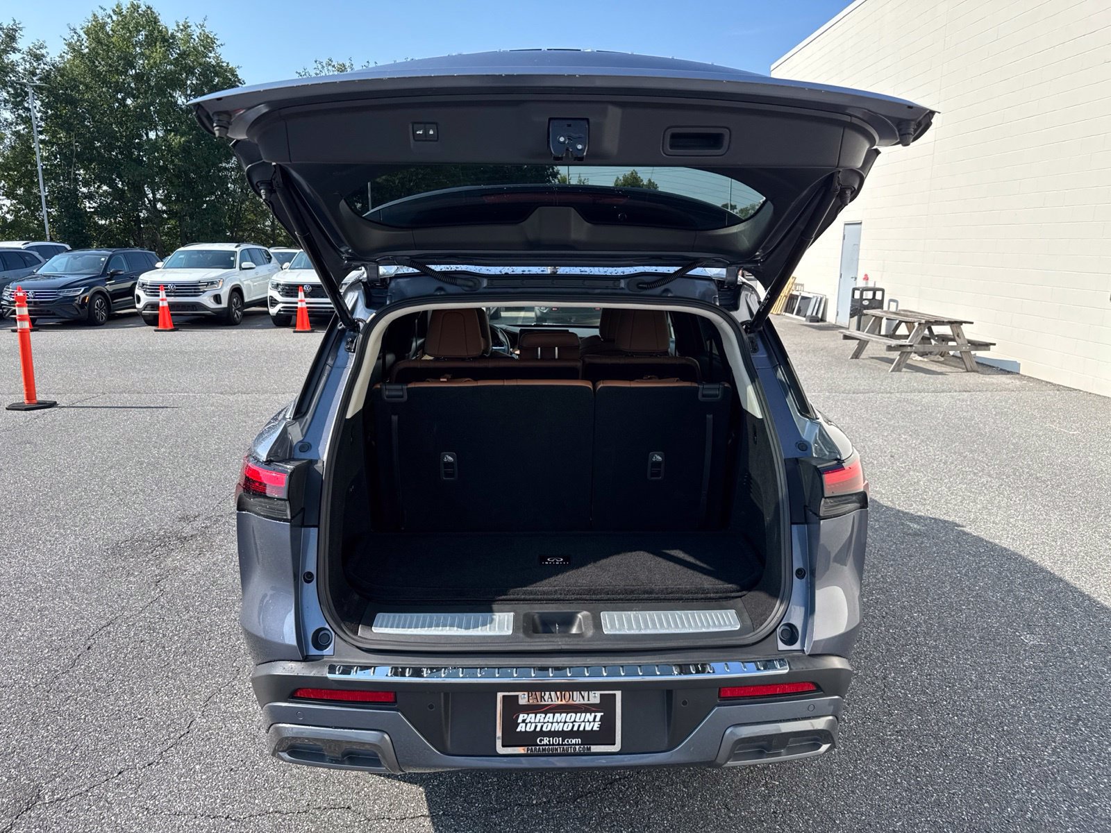 Used 2023 INFINITI QX60 Sensory w/ Vision Package AWD/4WD image 10