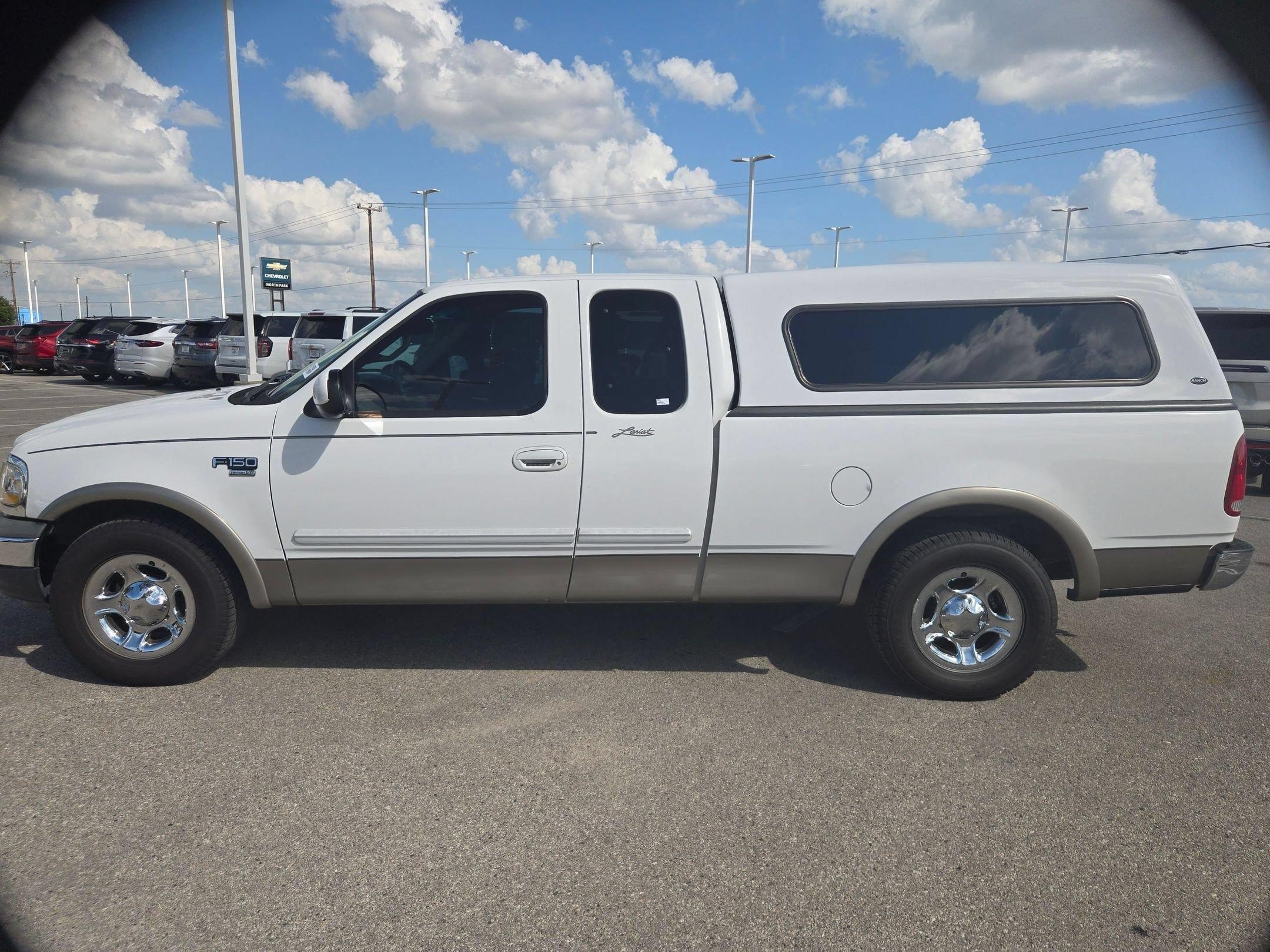 Used 2001 Ford F150 Lariat RWD image 2