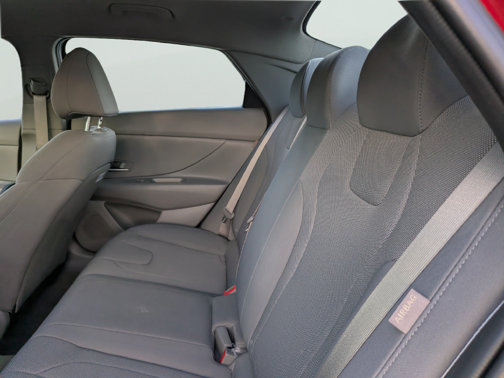 Used 2024 Hyundai Elantra SE FWD image 13