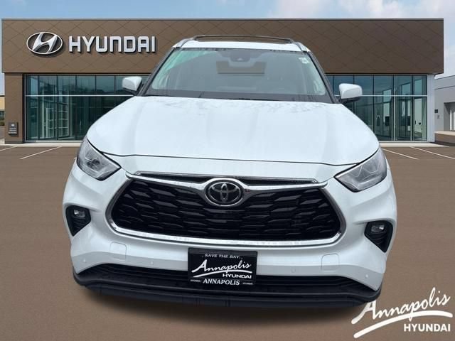 Used 2023 Toyota Highlander Limited FWD video 2