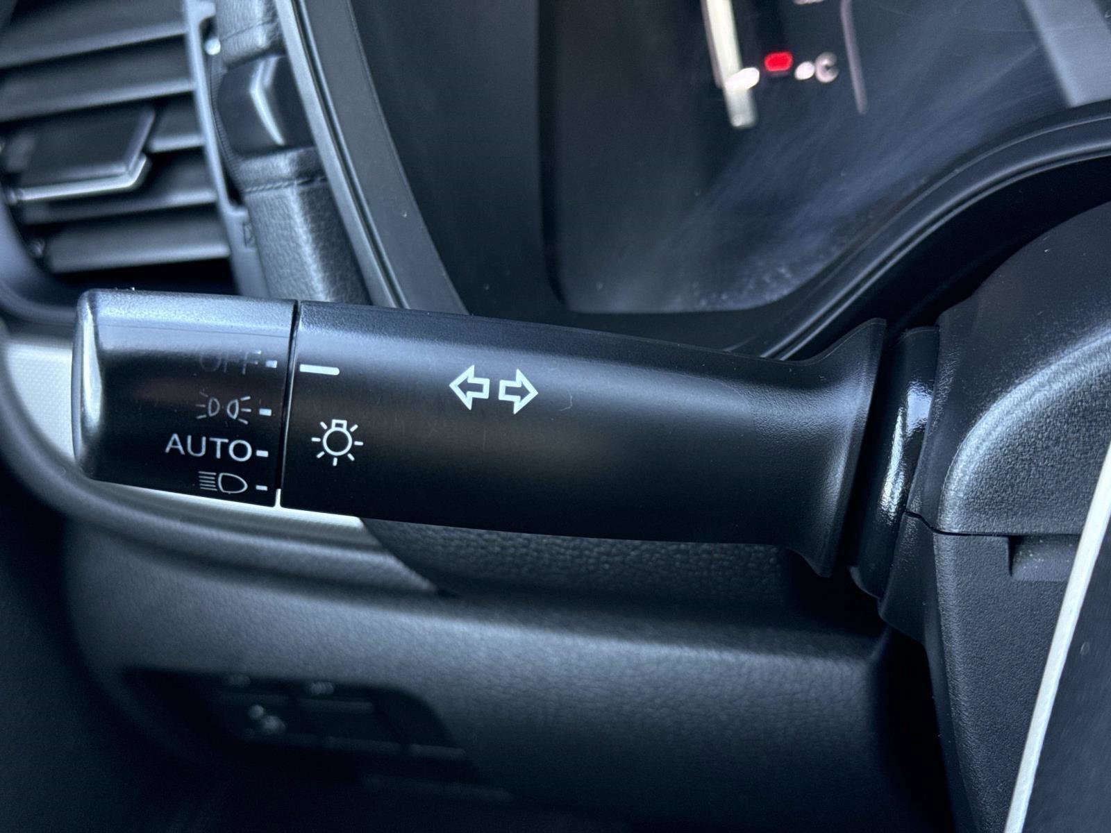 Used 2020 Honda CR-V LX image 9