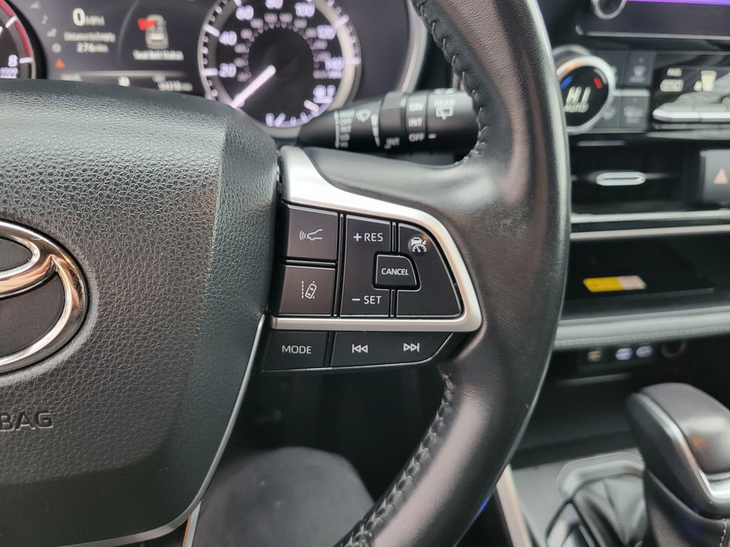 Used 2023 Toyota Highlander XLE image 35