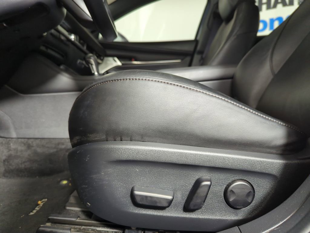 Used 2021 MAZDA MAZDA3 Hatchback w/Premium Plus Pkg image 25