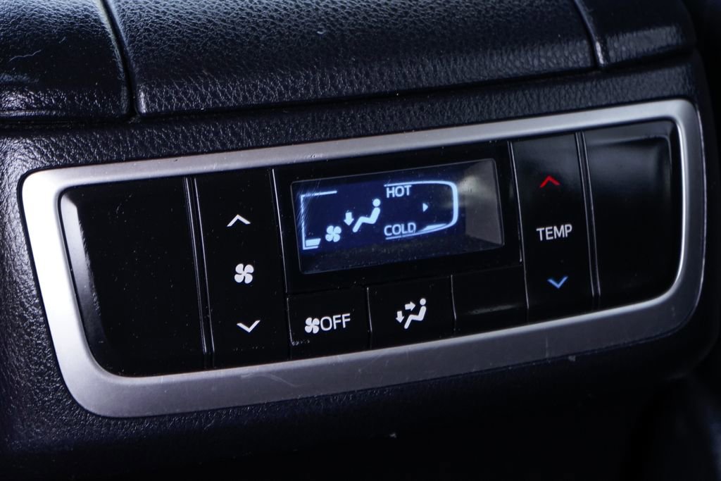 Used 2017 Toyota Highlander LE FWD image 33