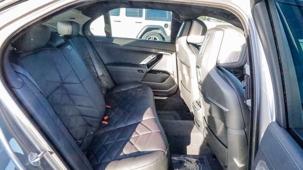 Used 2025 BMW 740i 740i w/ Premium Package image 15