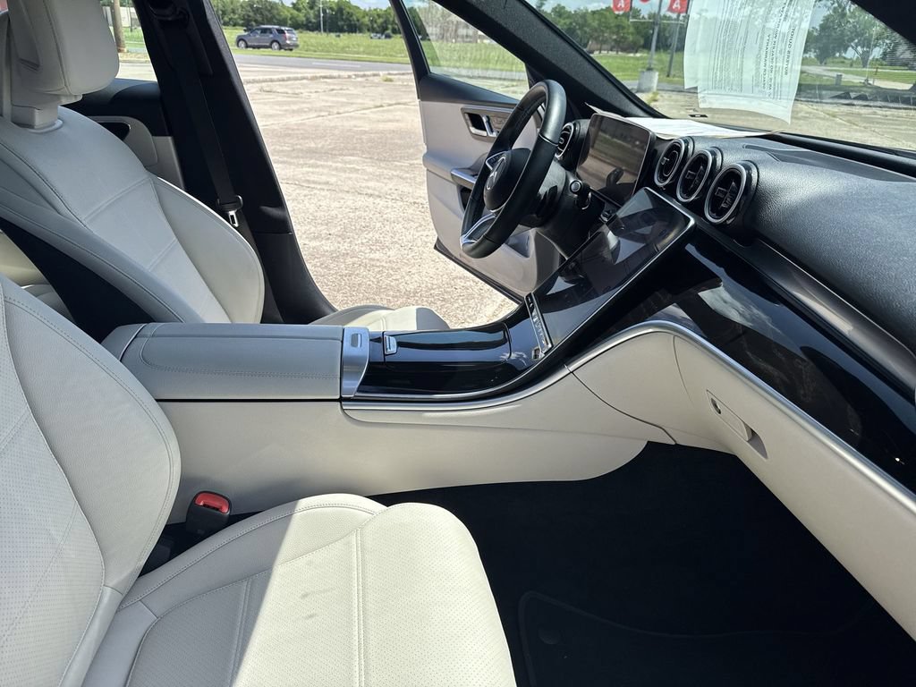 Used 2024 Mercedes-Benz C 300 4MATIC Sedan w/ Advanced USB Package image 32