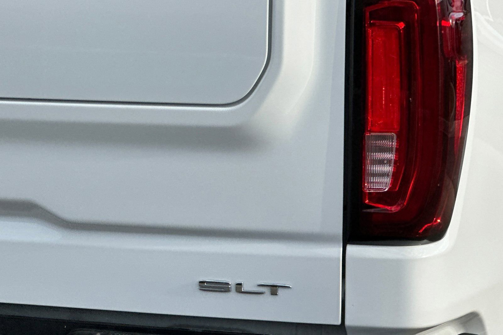 Used 2025 GMC Sierra 1500 SLT RWD image 28