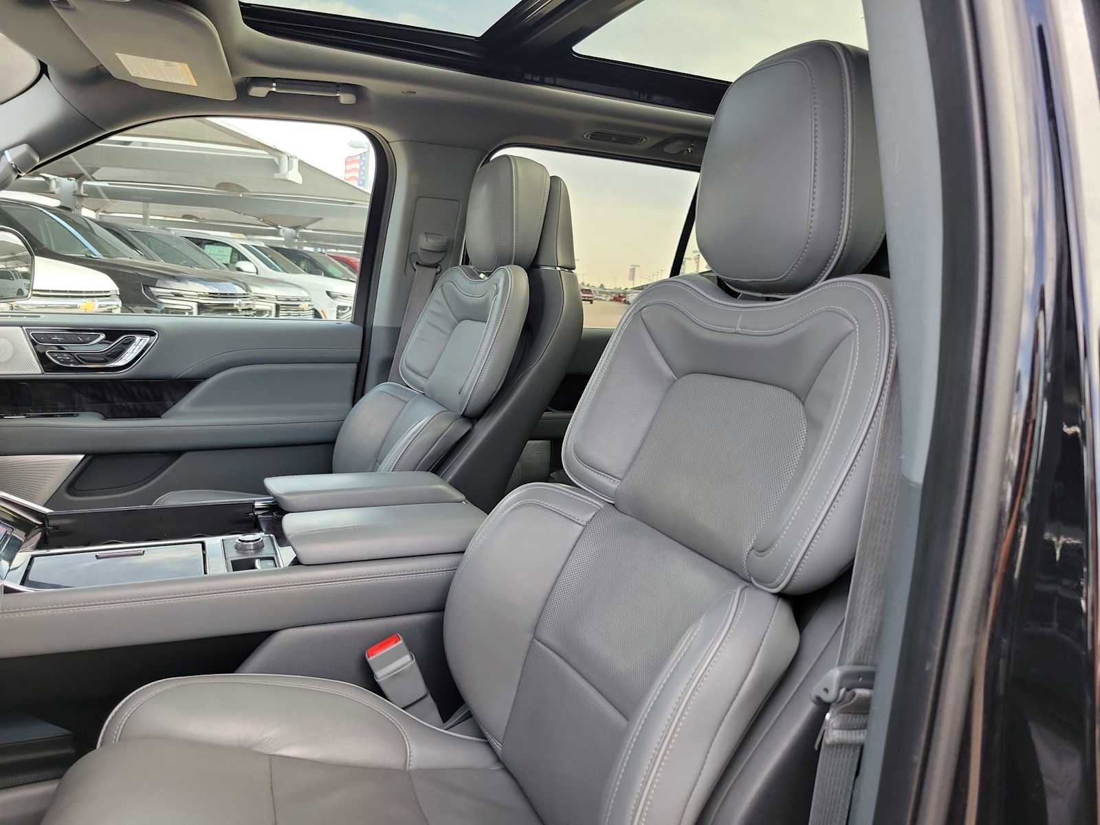 Used 2019 Lincoln Navigator Reserve image 7