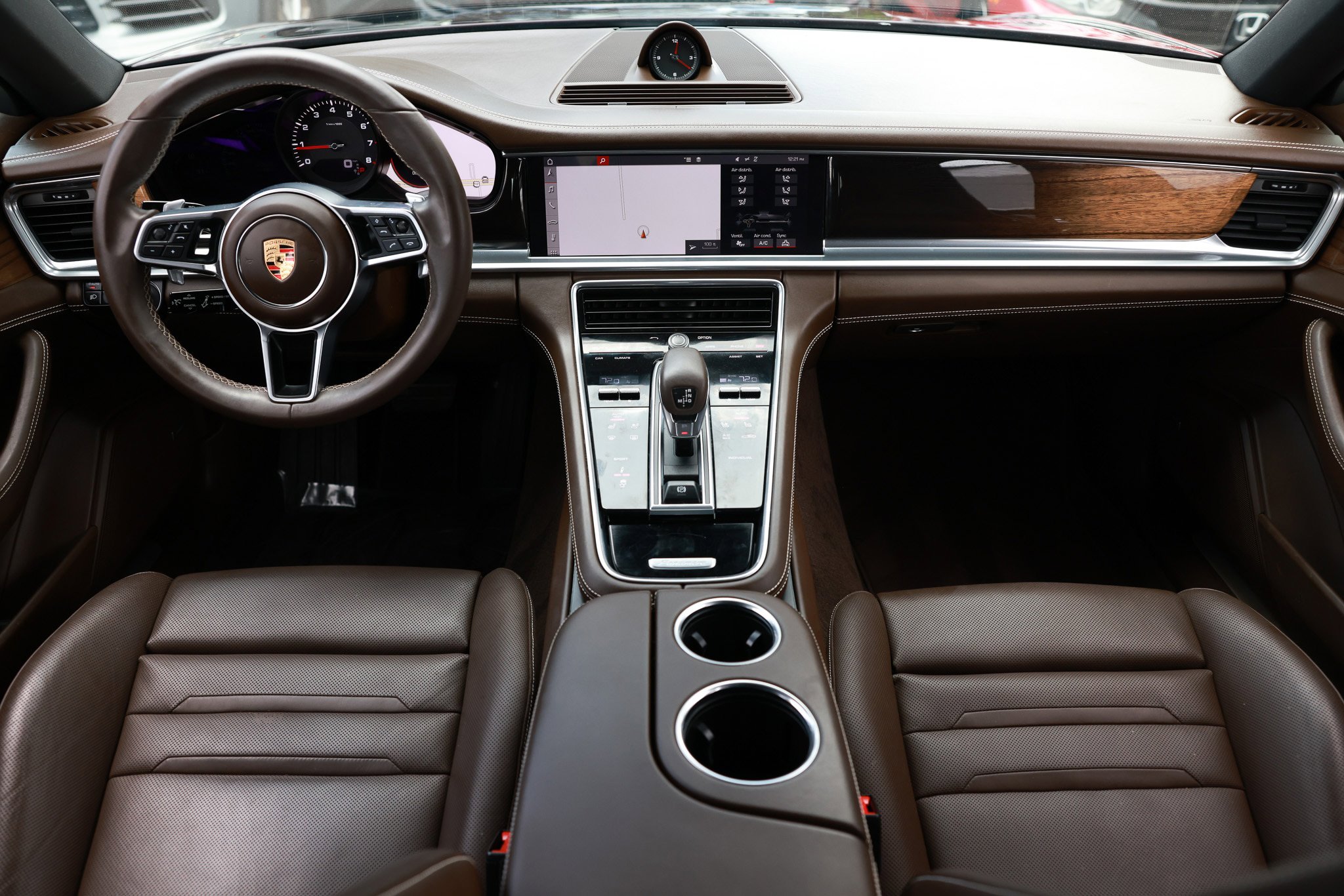 Used 2019 Porsche Panamera RWD image 2