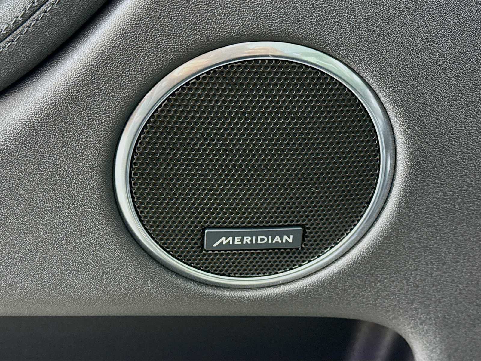 Used 2025 Land Rover Discovery Sport S image 19