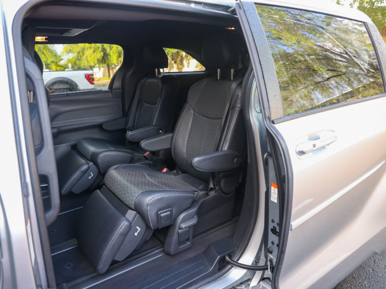 Used 2023 Toyota Sienna XSE image 46