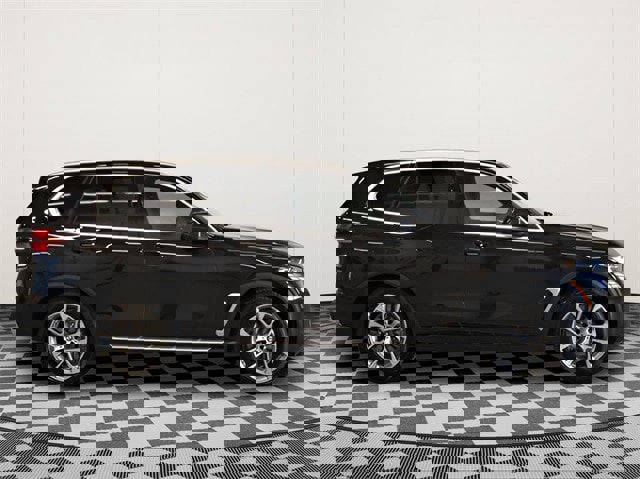 New 2026 BMW X5 xDrive50e w/ Premium Package image 2