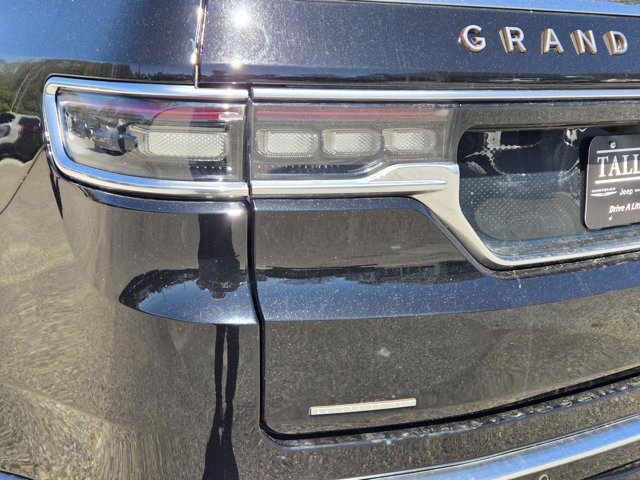 Used 2022 Jeep Grand Wagoneer Series III w/ Rear Seat Video Group 1 image 9