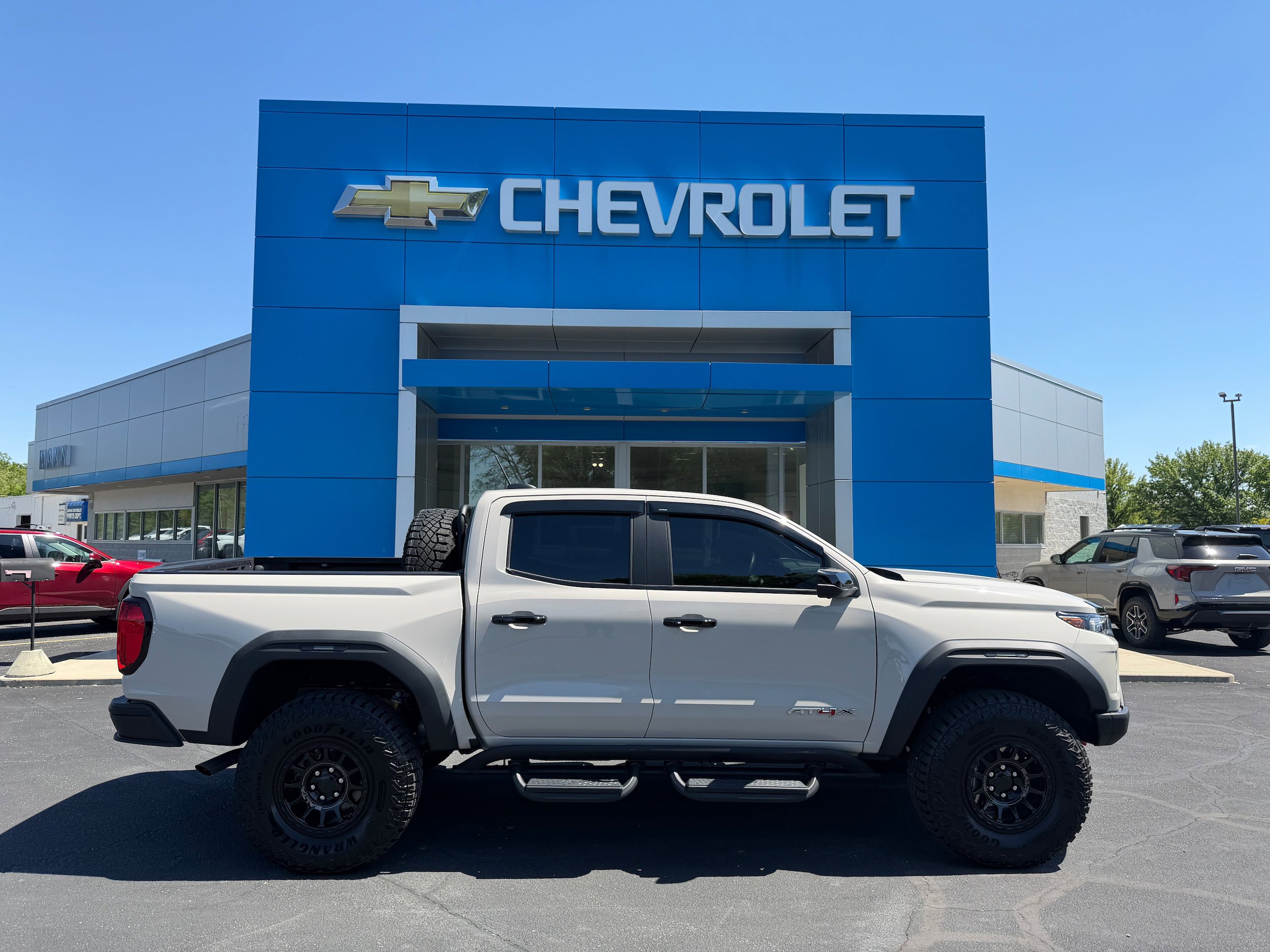 Used 2026 GMC Canyon AT4X w/ AT4X AEV Edition AWD/4WD image 1