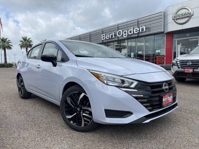 New 2025 Nissan Versa SR w/ Trunk Package