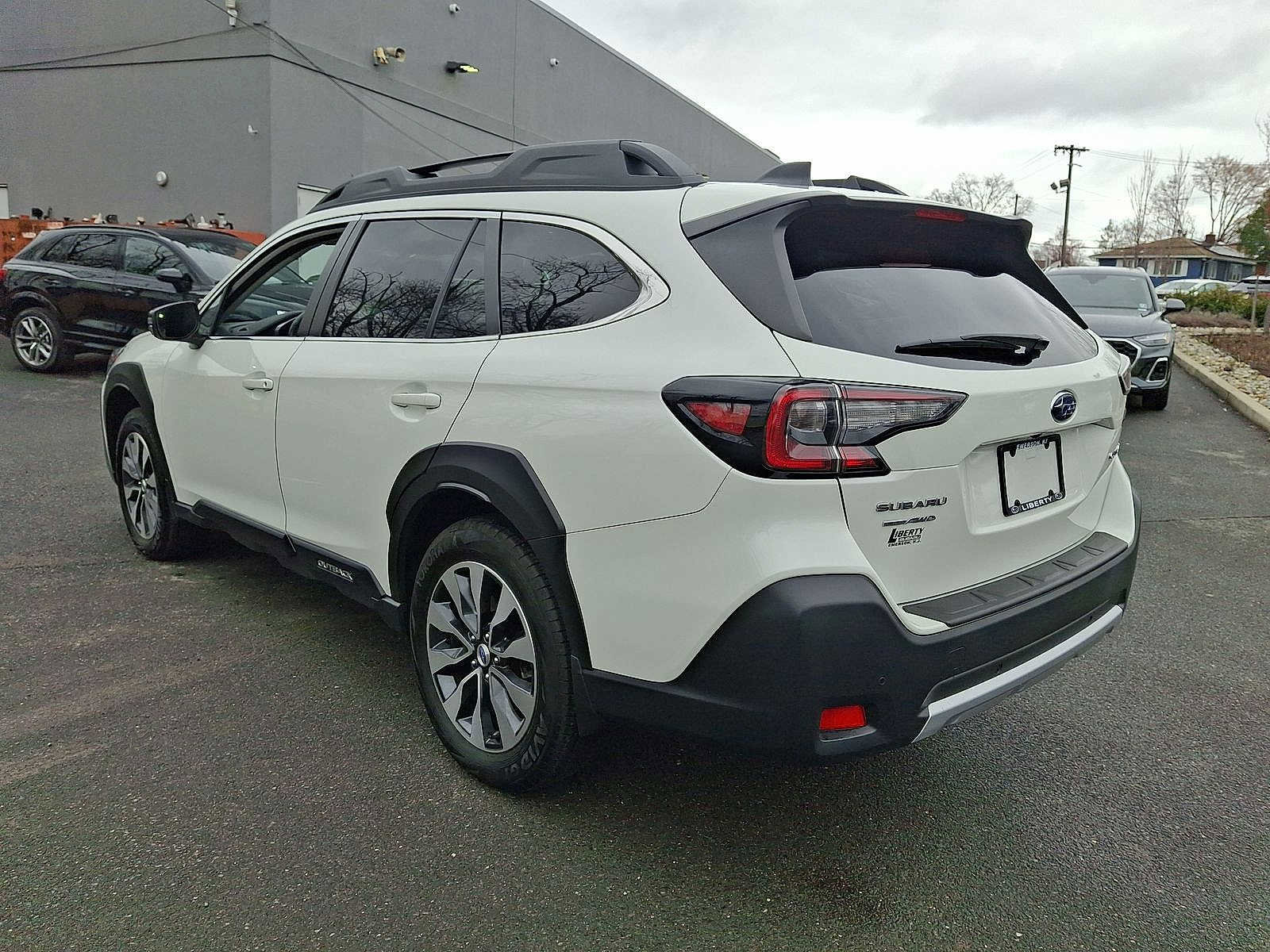 Used 2023 Subaru Outback Limited image 22