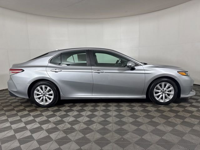 Used 2019 Toyota Camry LE image 2