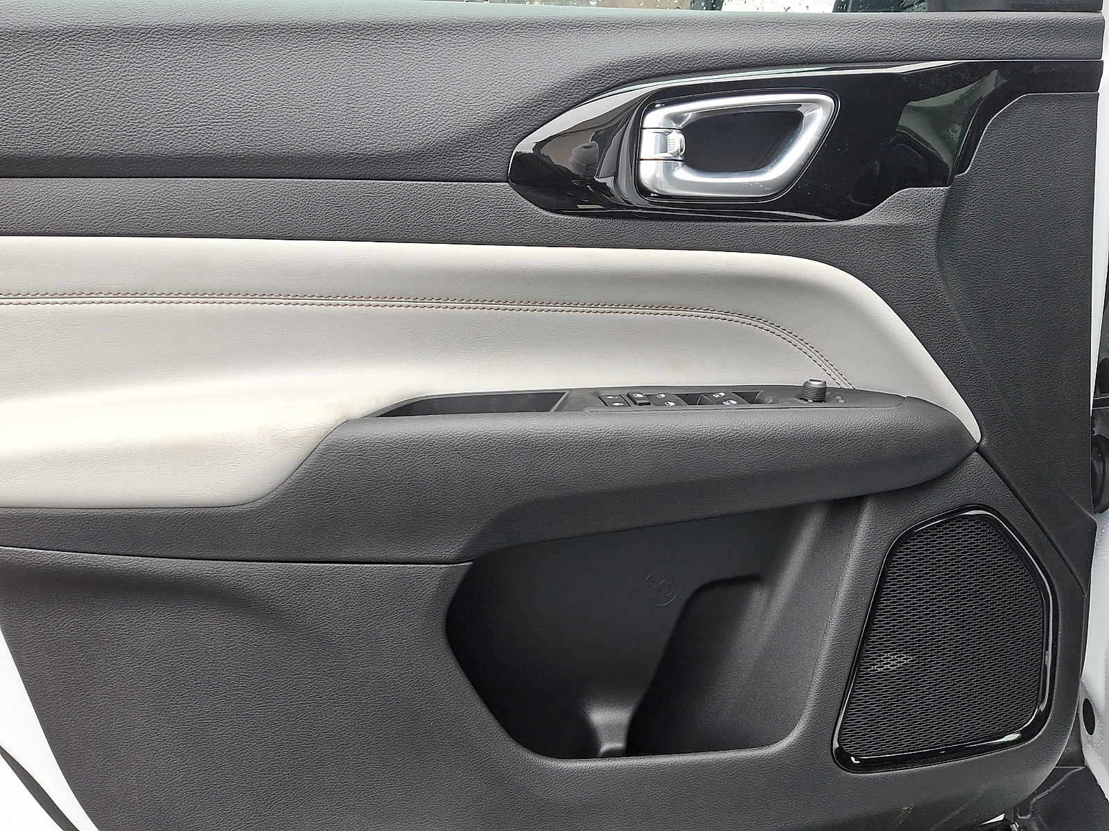 New 2026 Jeep Compass Limited image 8