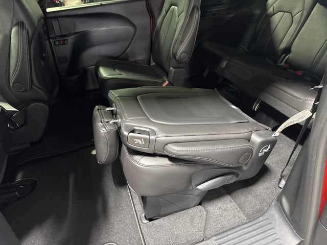 New 2026 Chrysler Pacifica Select AWD/4WD image 31