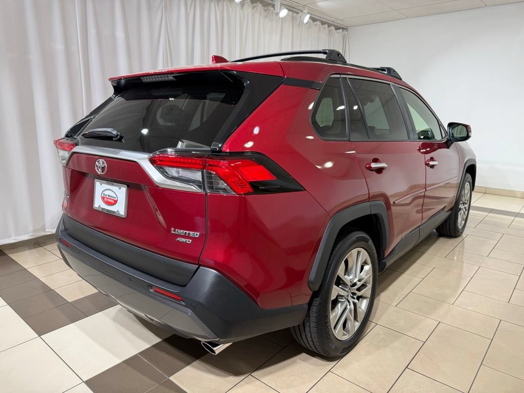 Used 2019 Toyota RAV4 Limited w/ Advanced Technology Package AWD/4WD image 5