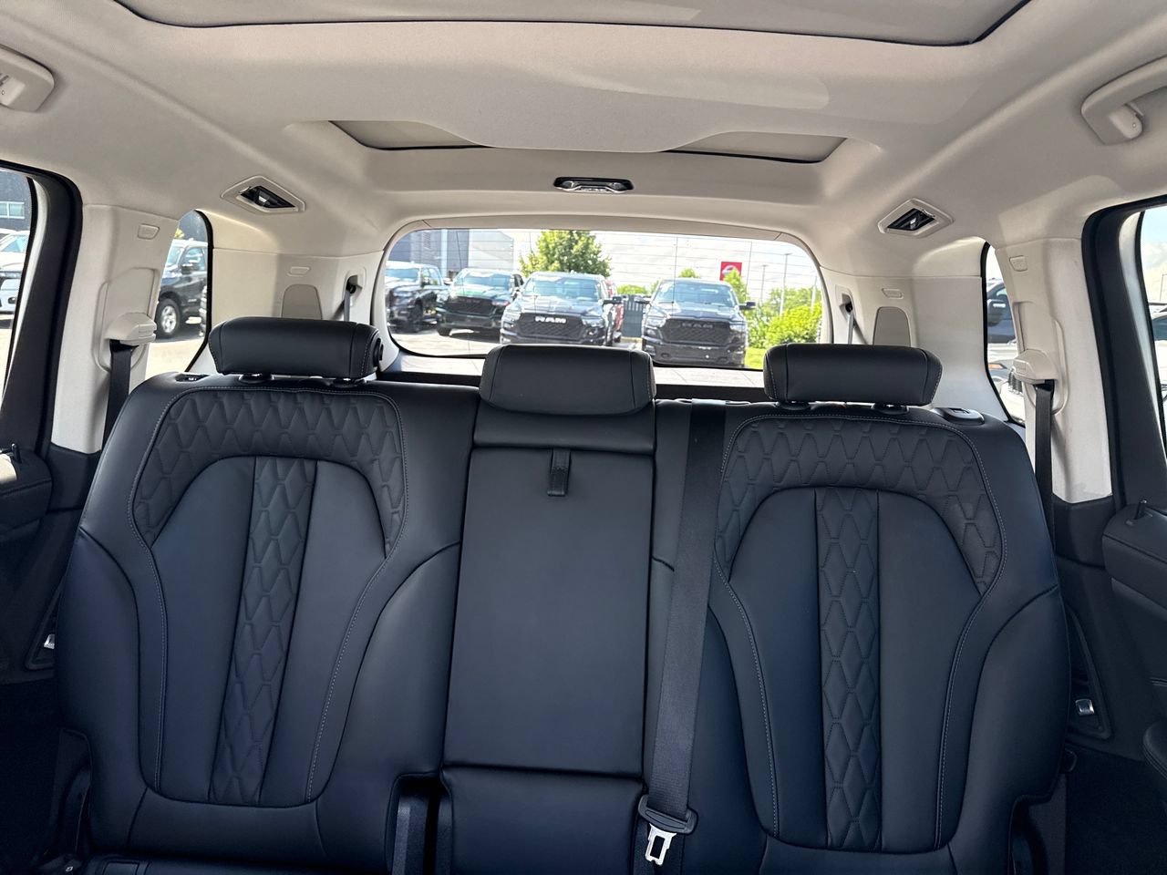 Used 2026 BMW X7 xDrive40i AWD/4WD image 18