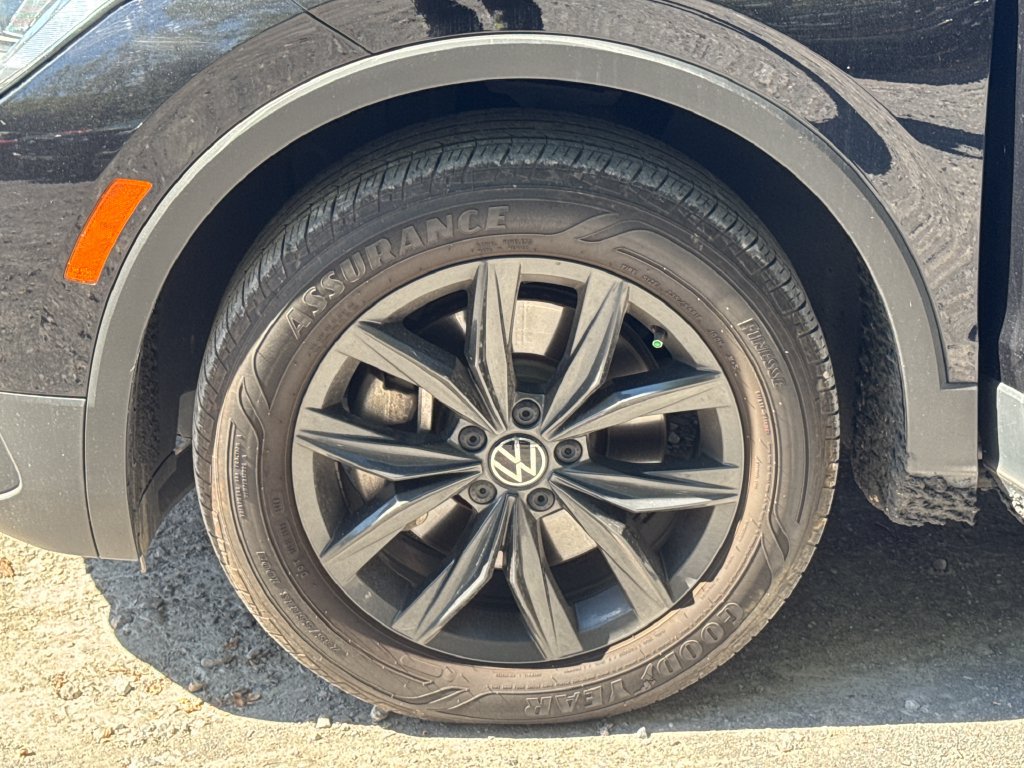 Used 2024 Volkswagen Tiguan SE AWD/4WD image 21