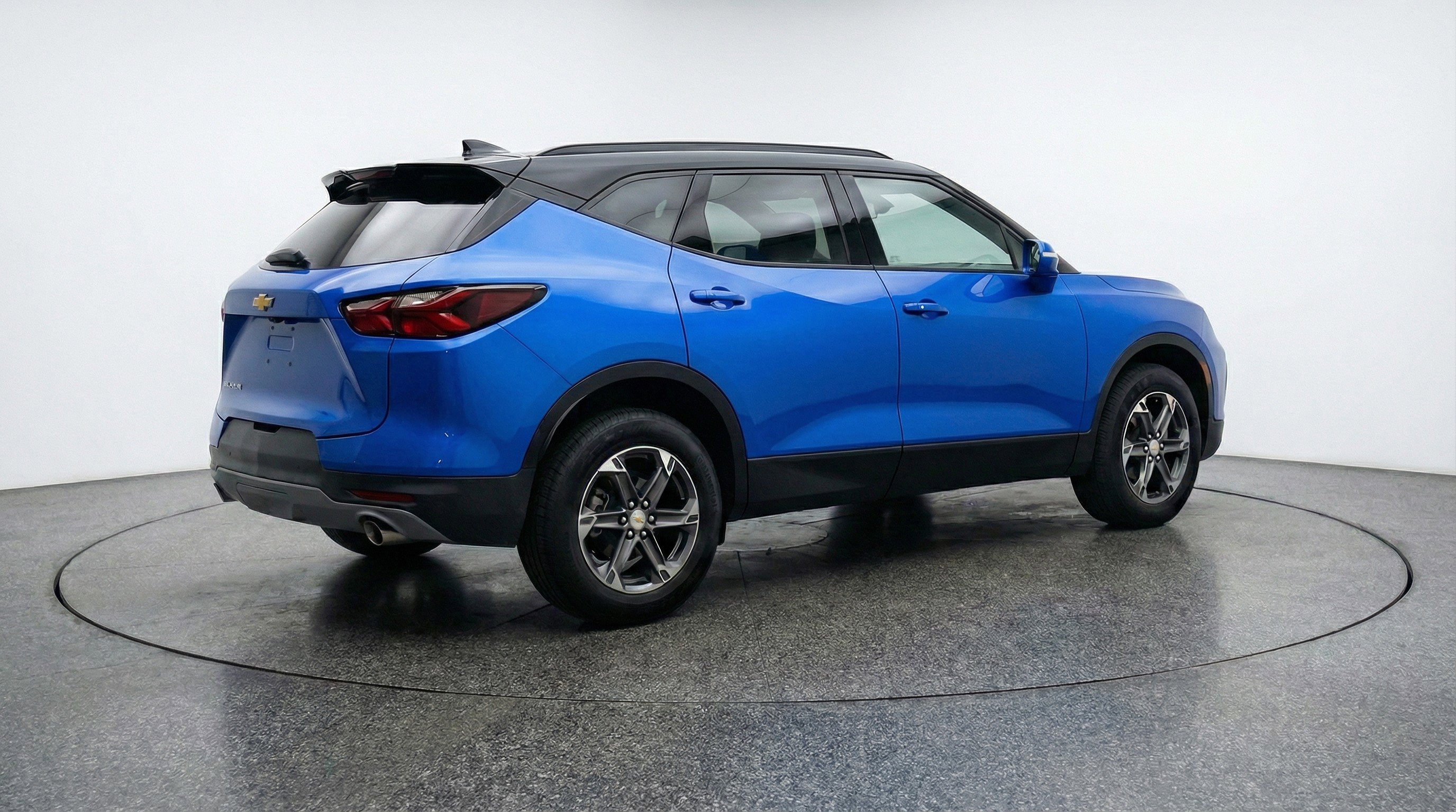 Used 2025 Chevrolet Blazer LT FWD image 9
