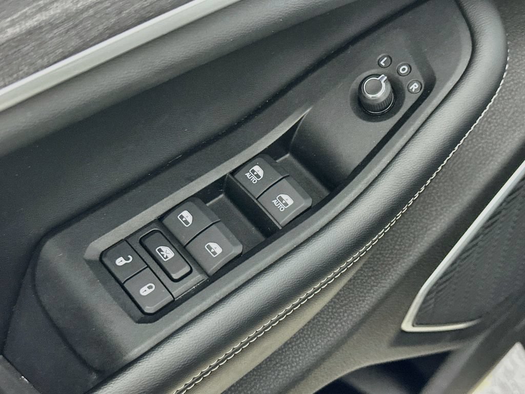 Used 2023 Jeep Grand Cherokee Limited w/ Luxury Tech Group II RWD image 20