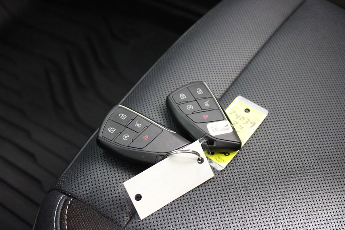 Used 2024 Chevrolet Equinox EV RS FWD image 28