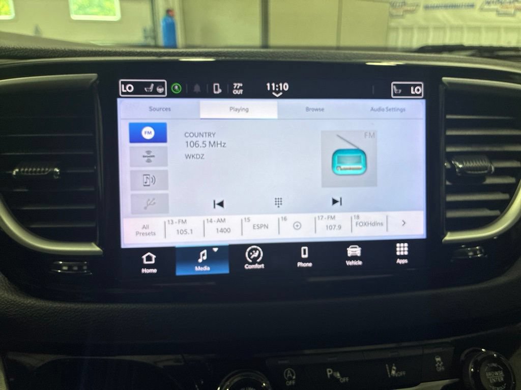 Used 2023 Chrysler Pacifica Touring-L FWD image 26