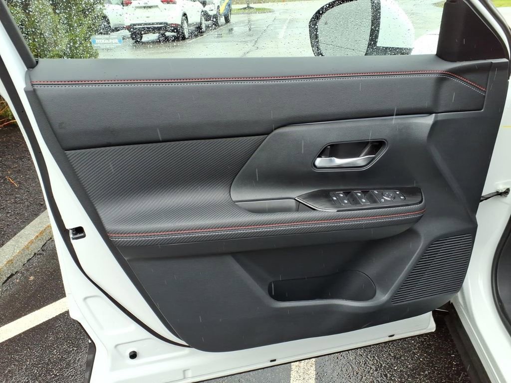 Used 2025 Nissan Kicks SR AWD/4WD image 10