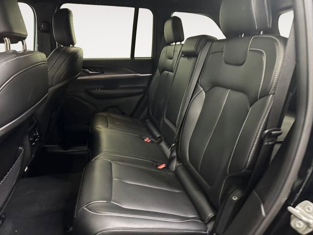 Used 2024 Jeep Grand Cherokee Limited w/ Black Appearance Package image 21