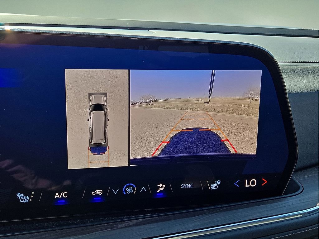 Used 2025 Chevrolet Suburban Z71 image 29