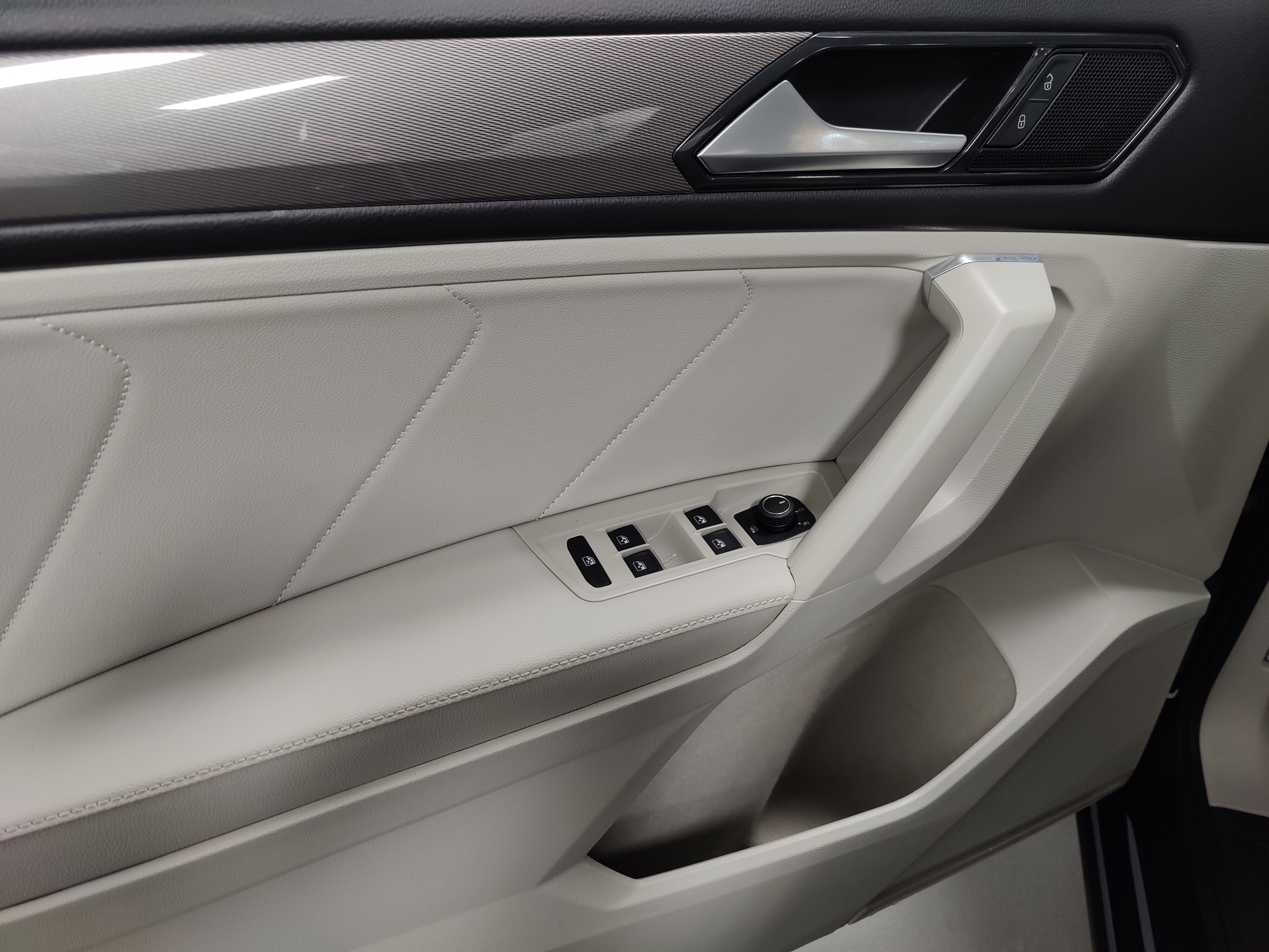 Certified 2023 Volkswagen Tiguan SE AWD/4WD image 25