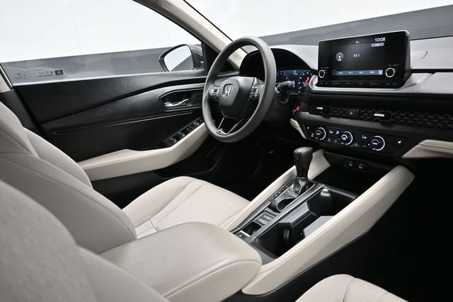 Used 2025 Honda Accord SE image 14