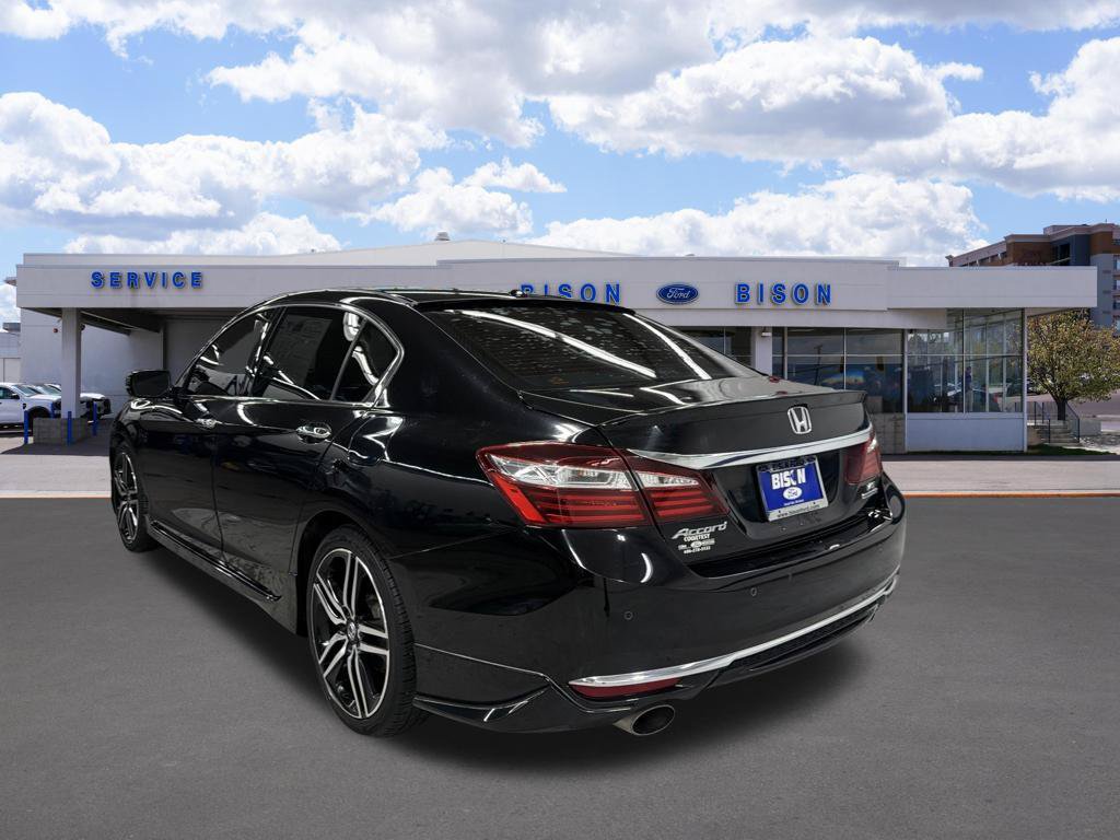 Used 2017 Honda Accord Touring image 5