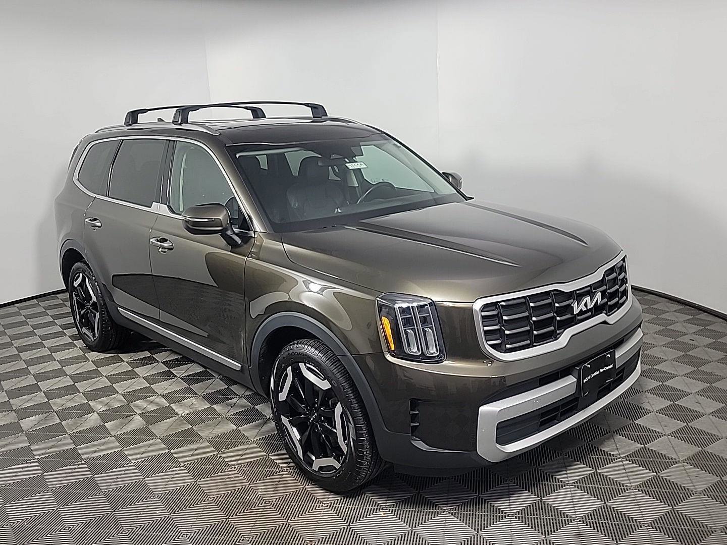 Used 2024 Kia Telluride S w/ S Sunroof Package image 2